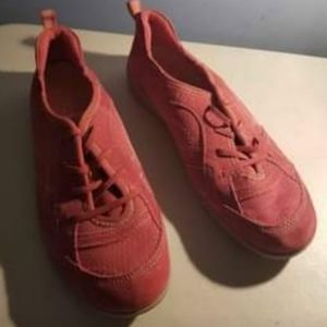 NWOT Earth Origins shoes